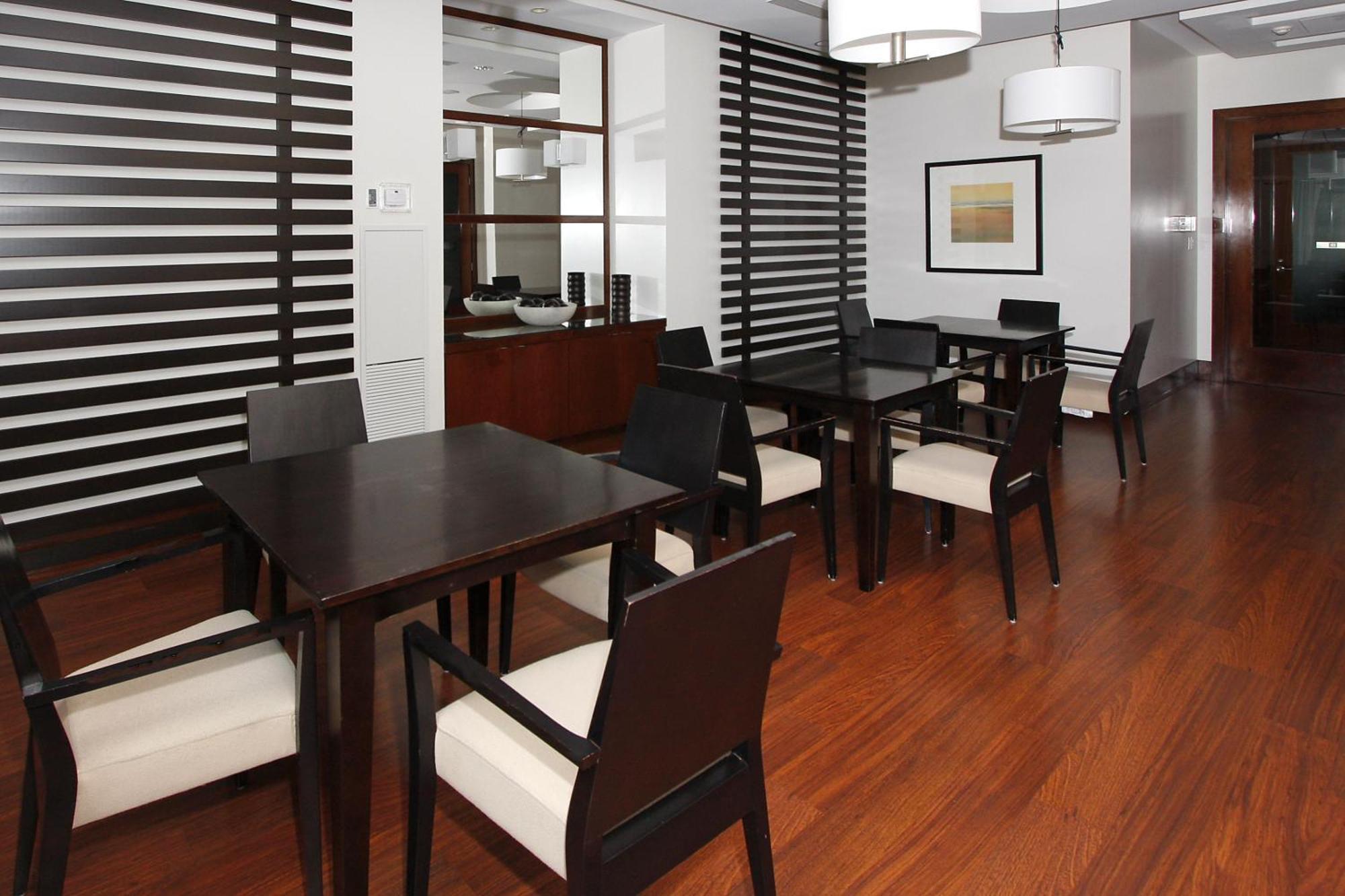 Platinum Suites Furnished Executive Suites Мисисага Екстериор снимка